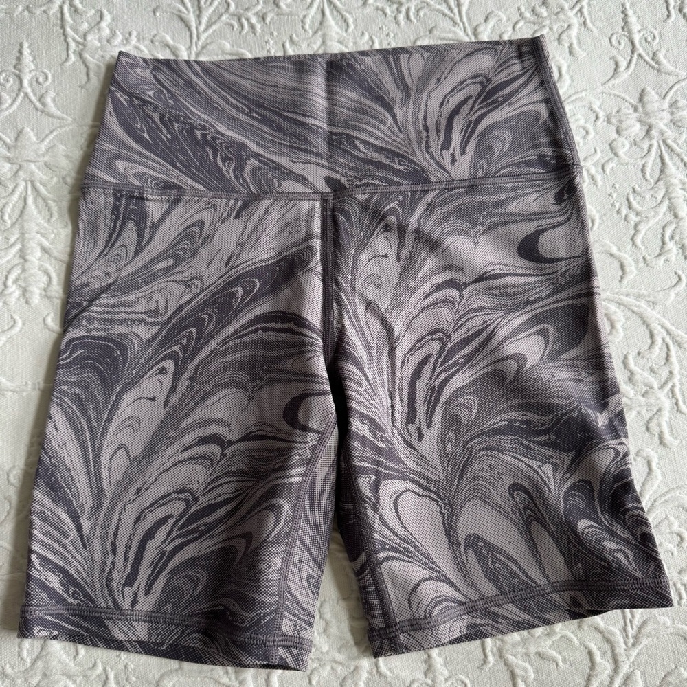 Athleta Transcend Biker Shorts 7”